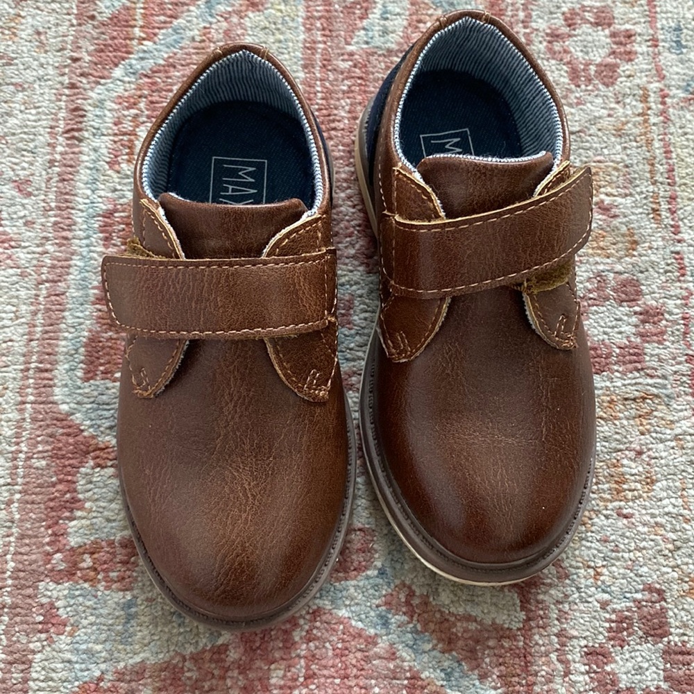 Little boys dress shoes in Chestnut/navy